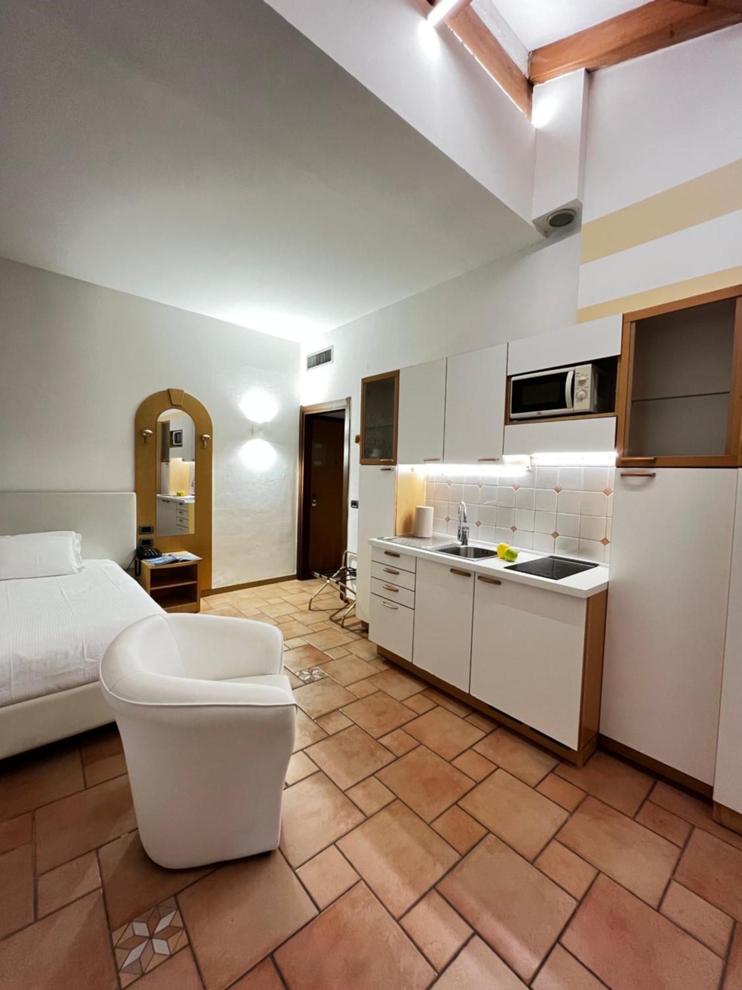 Manci Apartments By Hotel America טרנטו מראה חיצוני תמונה