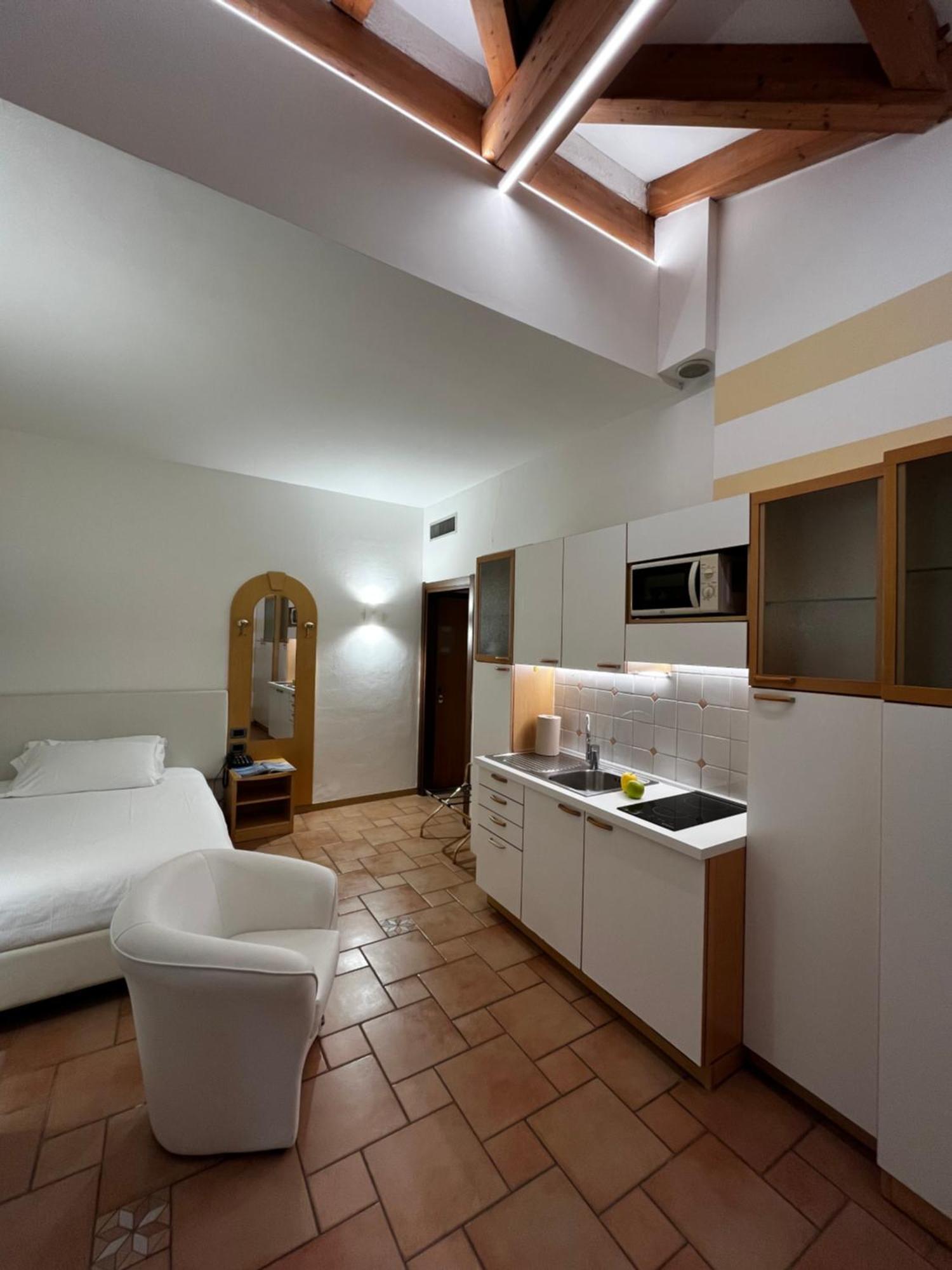 Manci Apartments By Hotel America טרנטו מראה חיצוני תמונה